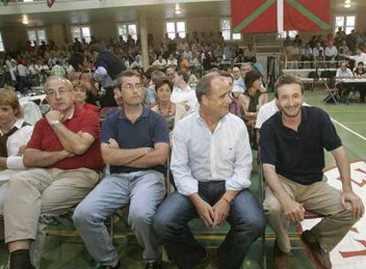 Gonález de Txabarri, Markel Olano, Joseba Egibar y Josu Jon Imaz, en un acto del PNV celebrado en Zarautz en 2006.