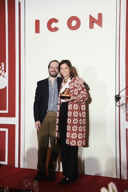 Daniel García, de ICON, y Ángeles Corzo, PR Manager de Coty Luxury.