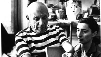 Pablo Picasso con su esposa Jacqueline.