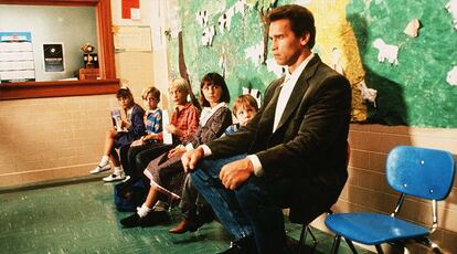 Hasta el duro de Arnold lloraría al dejar a su retoño en la escuela infantil.