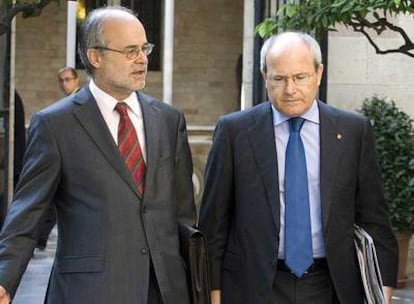 Antoni Castells (a la izquierda) y José Montilla en el Palau de la Generalitat.