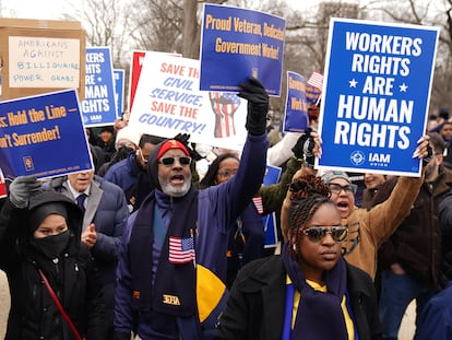Manifestación organizada por un sindicato de empleados federales, esta semana en Washington.