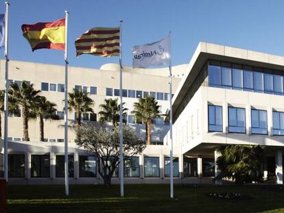 Fachada del centro de producción de Almirall en San Andreu