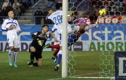 Falcao marca su cuarto gol de la noche.