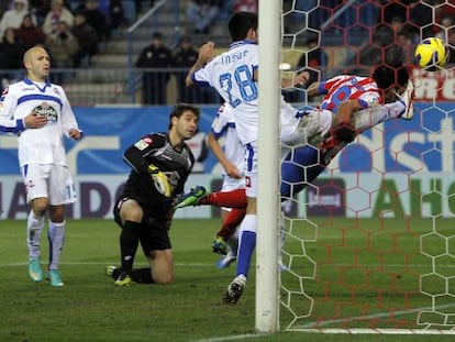 Falcao marca su cuarto gol de la noche. 