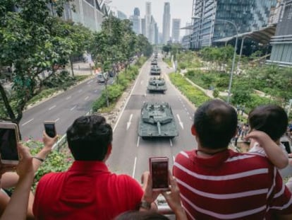 Desfile militar no domingo em Cingapura.