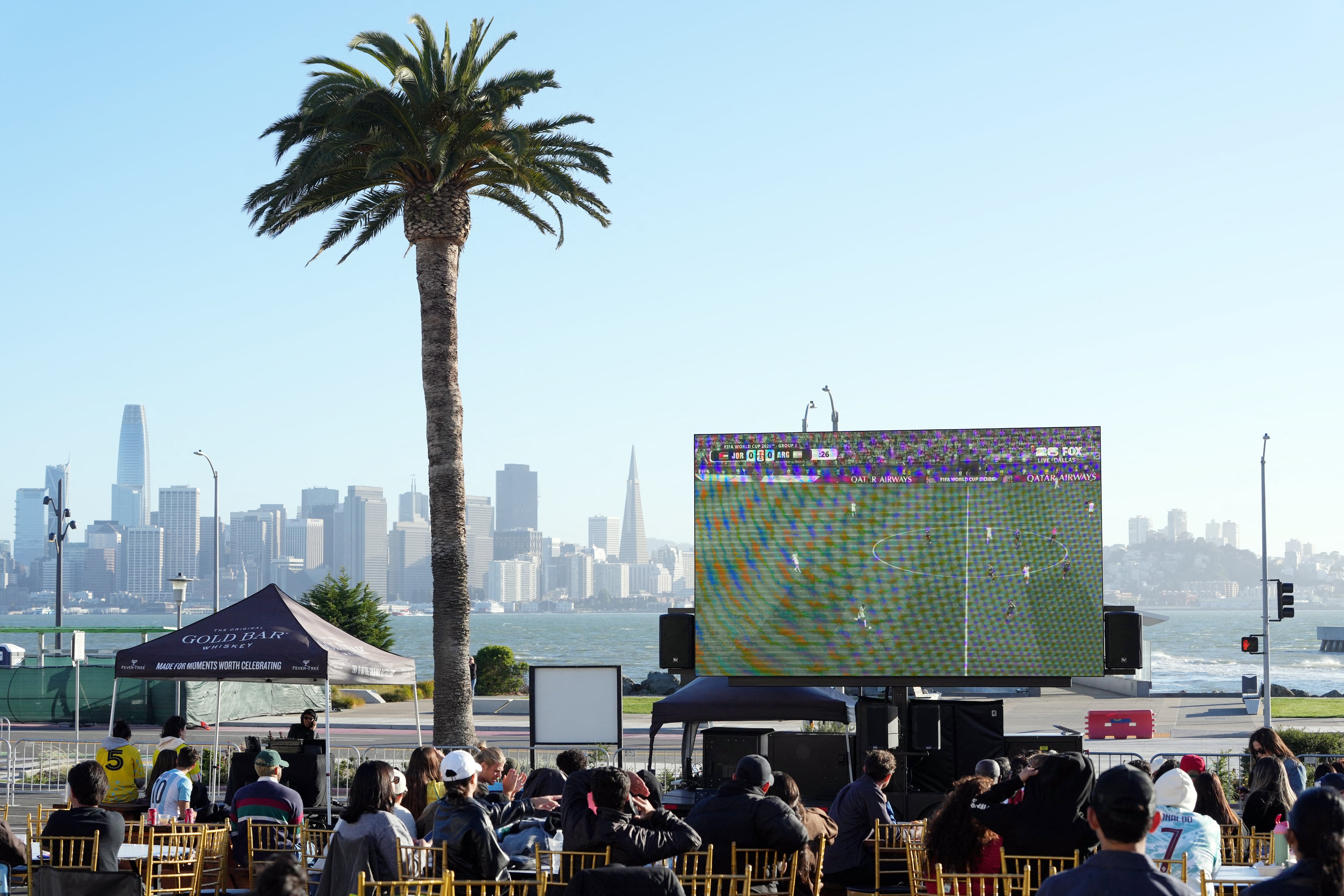 Un muerto y un herido grave en un tiroteo en la zona de fans de la Copa del Mundo en California