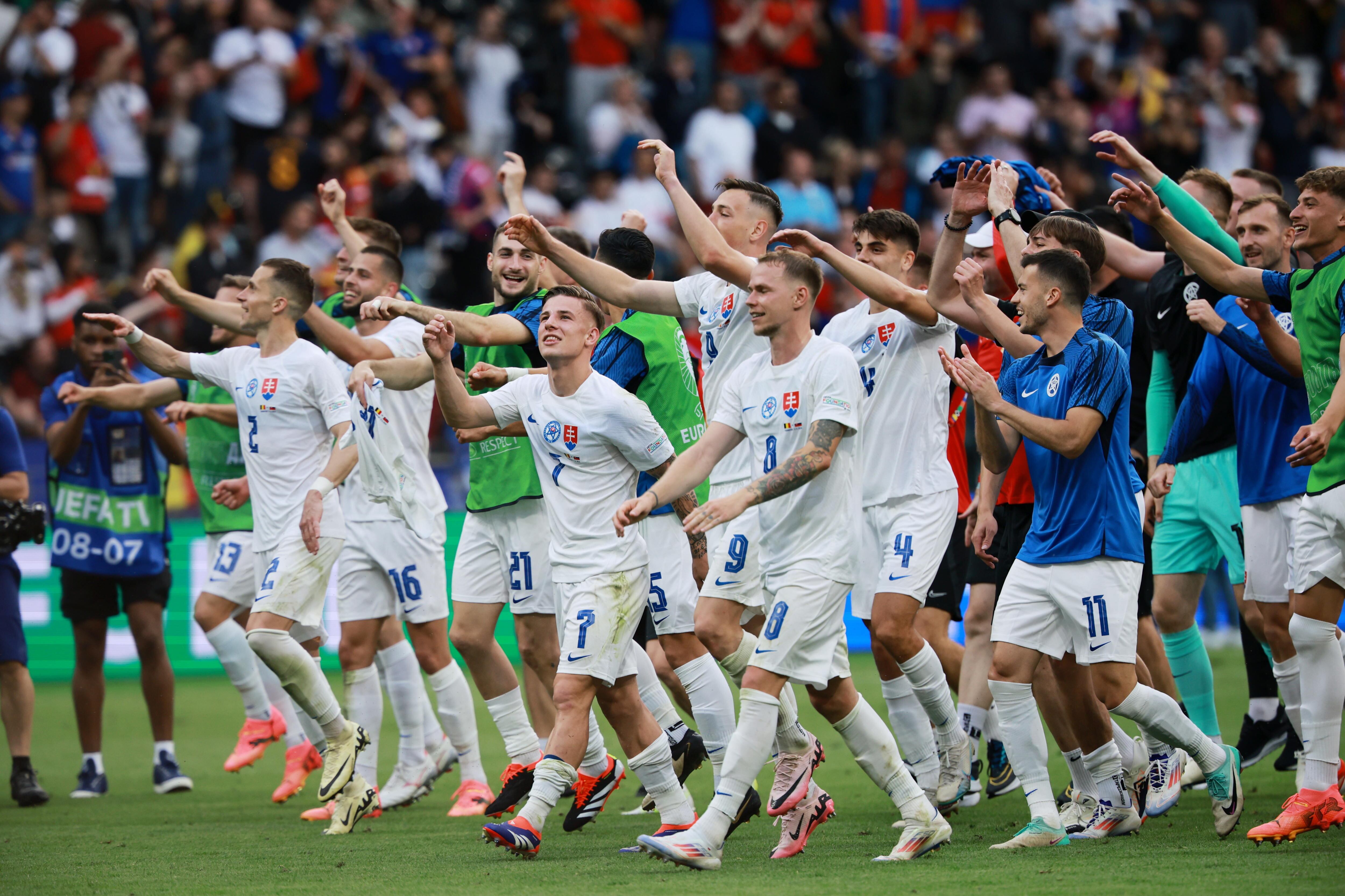 Los jugadores eslovacos celebran su victoria ante Bélgica.