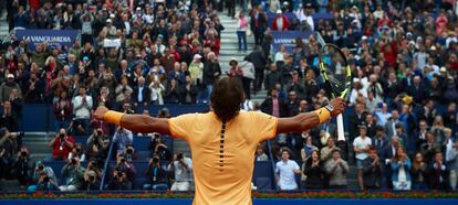 Nadal celebra la victoria ante Fabio Fognini en el Abierto de Barcelona, en abril de 2016. 