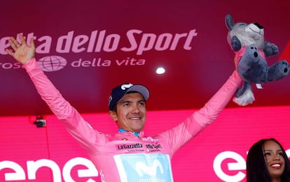 Richard Carapaz, en el podio del Giro.