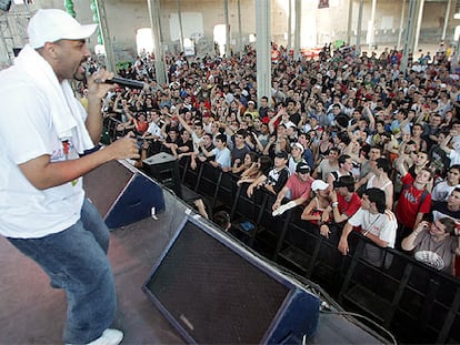 Actuación de Toscano y El Chojin en el festival Cultura Urbana 2005, en el antiguo Matadero de Legazpi.