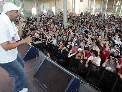 Actuación de Toscano y El Chojin en el festival Cultura Urbana 2005, en el antiguo Matadero de Legazpi.