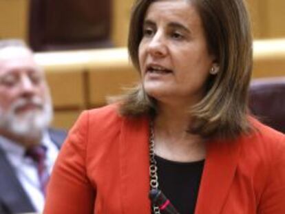 La ministra de Empleo, F&aacute;tima B&aacute;&ntilde;ez, interviene durante la sesi&oacute;n de control en el Senado, en Madrid. 