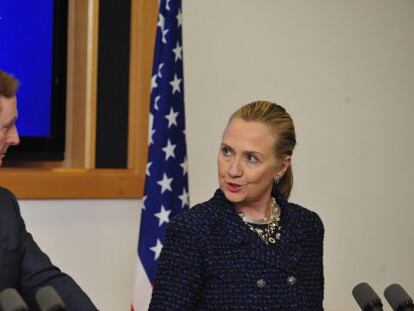 El primer ministro irland&eacute;s, Enda Kenny, y Hillary Clinton en Dubl&iacute;n.