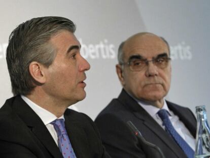 Francisco Reyn&eacute;s, consejero delegado de Abertis, junto al presidente de la compa&ntilde;&iacute;a, Salvador Alemany.