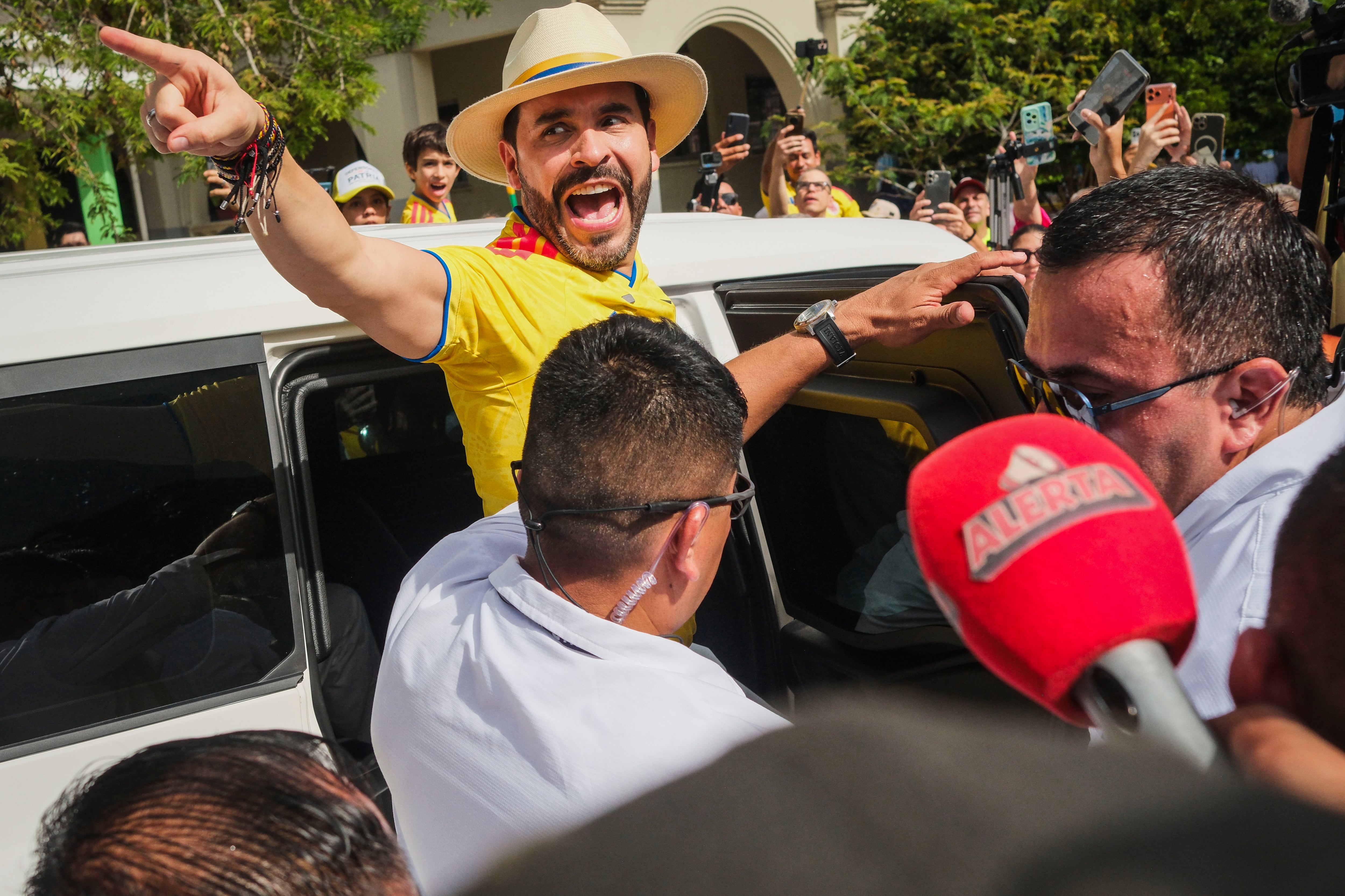 Abelardo de la Espriella, en su puesto de votación en Barranquilla, este domingo.