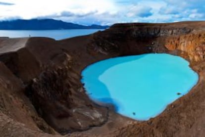 Los dos lagos dentro del cráter del volcán Askja.