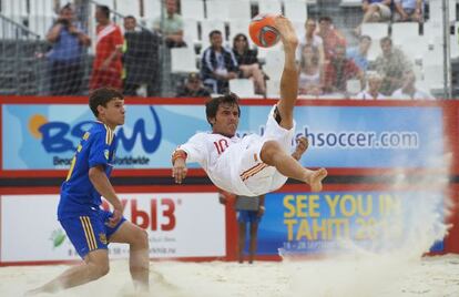 Ramiro Amarelle marca un gol de chilena a Ucrania el pasado mes de julio.