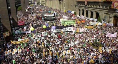 Manifestaci&oacute;n en Zaragoza en 2002 contra el trasvase del Ebro.