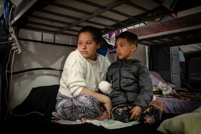 Brbara Mendoza y su hijo Matas en un albergue en Ciudad Jurez, el 21 de noviembre de 2024. 