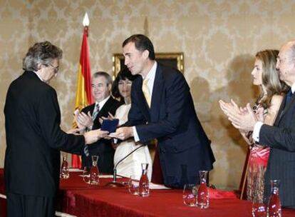 Jiménez (centro), en su último acto oficial, el Premio Velázquez.