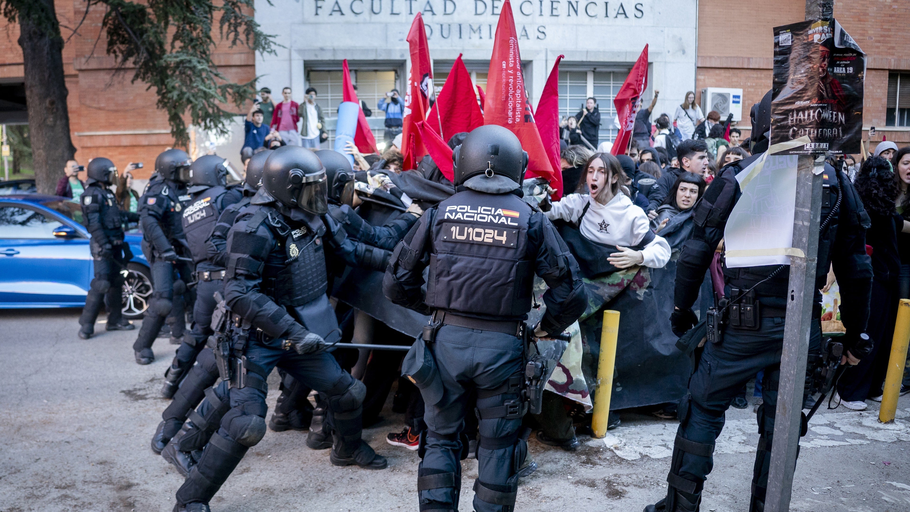 Cinc detinguts i sis ferits en una càrrega policial en la Complutense per la vaga educativa