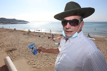 Francisco, en el lugar donde estaba su chiringuito en la playa de Sitges.