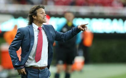 Almeyda, durante un partido con las Chivas en este año.