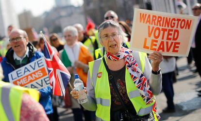 Manifestantes partidários do ‘Brexit’ nesta sexta-feira em Londres.