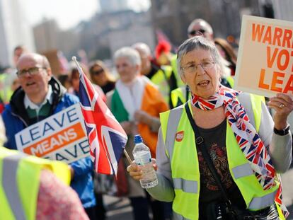 Manifestantes partidários do ‘Brexit’ nesta sexta-feira em Londres.