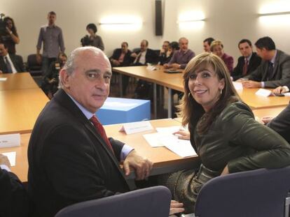 La presidenta del PP, Alicia Sánchez-Camacho, y Jorge Fernández Díaz en la reunión del comité de dirección de su partido.