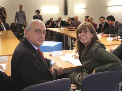 La presidenta del PP, Alicia Sánchez-Camacho, y Jorge Fernández Díaz en la reunión del comité de dirección de su partido.