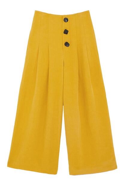 Pantalón amplio de Zara con pliegues y detalle de botones (39,95 euros).