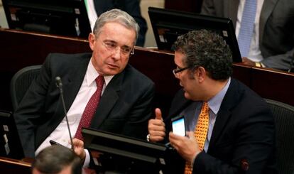 &Aacute;lvaro Uribe, al comienzo del debate.
