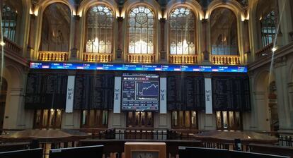 Vista del interior de la Bolsa española en Madrid