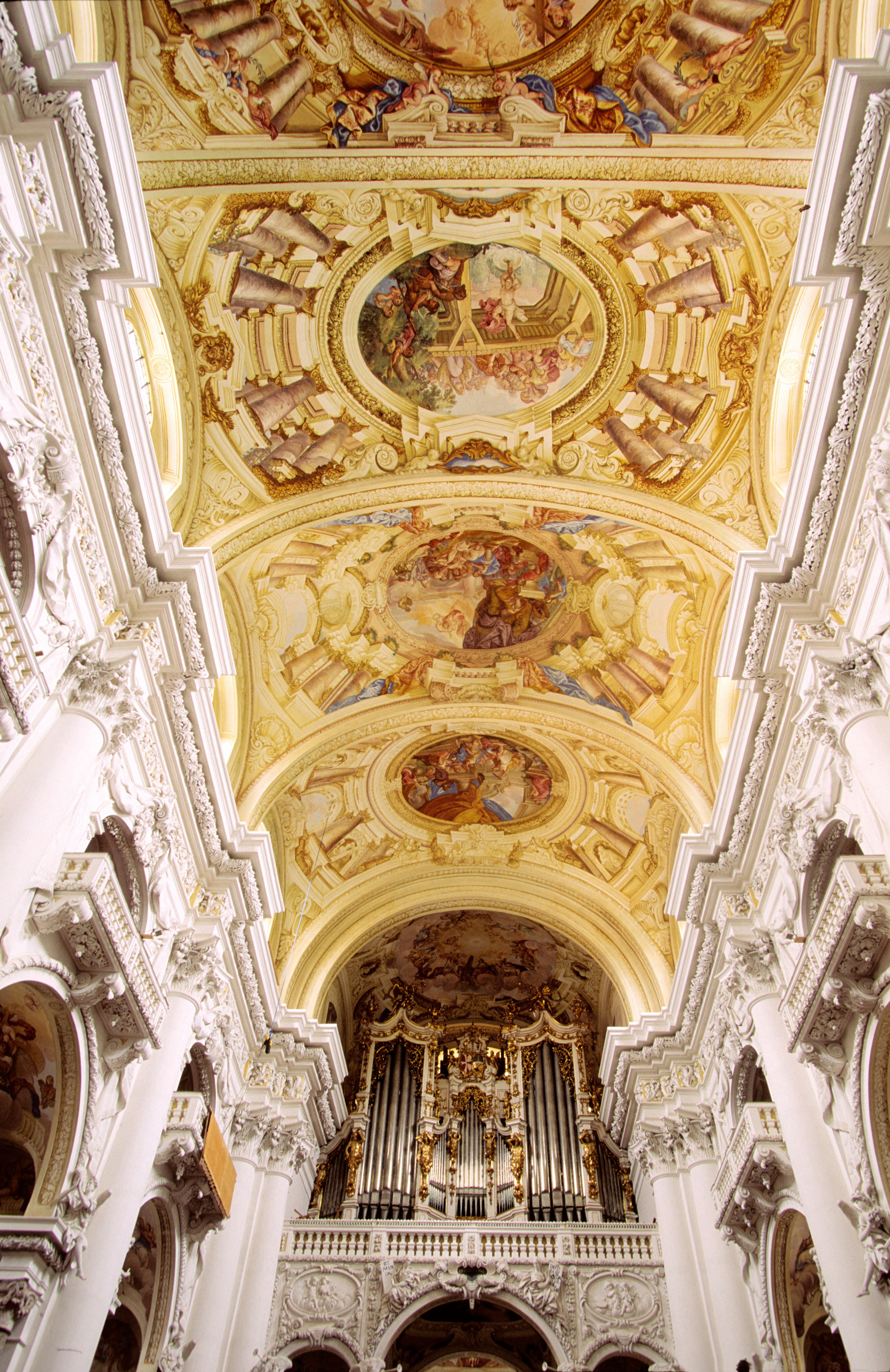 El órgano de la basílica de la abadía de St. Florian.