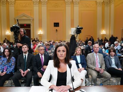 Cassidy Hutchinson, durante su comparecencia en el comité que investiga los hechos del 6 de enero de 2021, este martes en Washington.