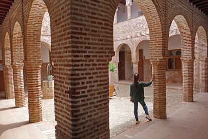 Patio mudéjar en el palacio de los Zapata, en Llerena (Badajoz).                     