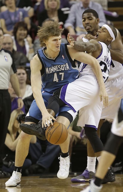 Kirilenko, de los Wolves, intenta superar la marca de Thomas, de los Kings.