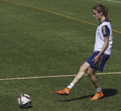 Irene Paredes, durante el entrenamiento de la selección española femenina de fútbol en la Ciudad del Fútbol de Las Rozas, el jueves.