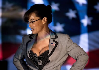 Pese a llevar en el porno desde los noventa, Lisa Ann alcanzó la fama mundial al parodiar a Sarah Palin. Aquí, en una de sus apariciones imitando a la excandidata a la vicepresidencia estadounidense, concretamente en 2012.