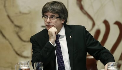 El presidente catal&aacute;n, Carles Puigdemont, durante la reuni&oacute;n semanal del Govern en Barcelona