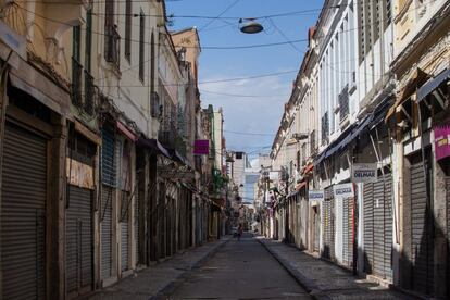 Comércios fechados no mercado popular do Saara, no Rio de Janeiro. Diante do avanço do coronavírus, o Brasil decretou estado de calamidade pública no último dia 18.