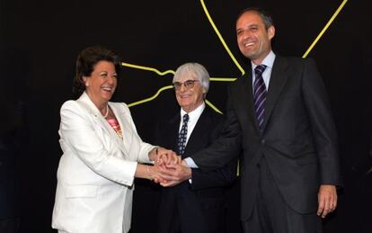 Rita Barber&aacute;, Bernie Ecclestone y Francisco Camps, en la presentaci&oacute;n del circuito de la F-1 en Valencia, en mayo de 2007.