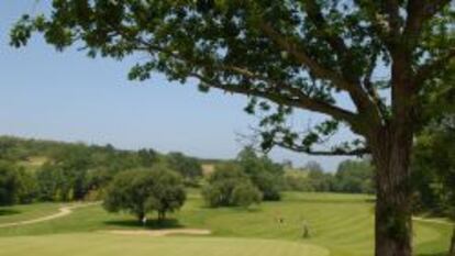 Un campeonato de golf a la vista de los peregrinos