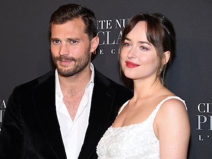 Dakota Johnson y Jamie Dornan en el estreno de '50 sombras liberadas' en París.