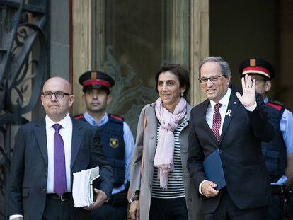 Torra entra al palacio de justicia acompañado de los letrados, Gonzalo Boye y Jaume Alonso Cuevillas y su mujer Carola Miro.