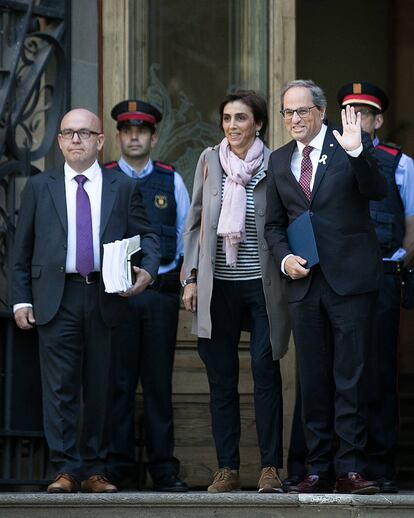 Torra entra al palacio de justicia acompañado de los letrados, Gonzalo Boye y Jaume Alonso Cuevillas y su mujer Carola Miro.