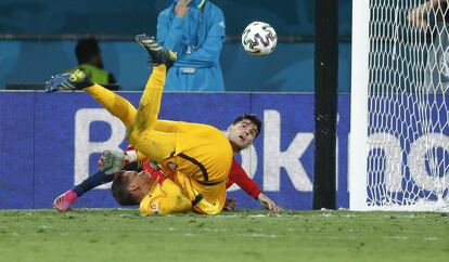 Alvaro Morata falla en una jugada ante el portero polaco Szczesny.