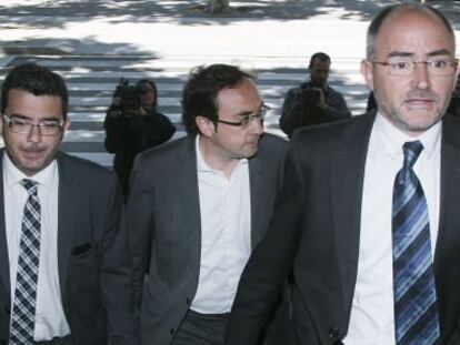Francesc Sánchez, asesor de CDC, Josep Rull, secretario de organización, y Ferran Falcó, se dirigen al TSJC.